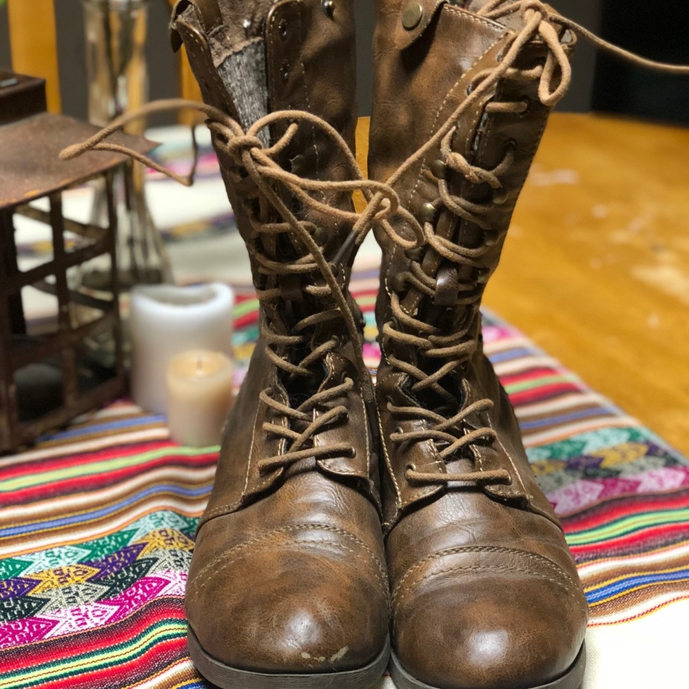 American Eagle Lace Up Boots size 8